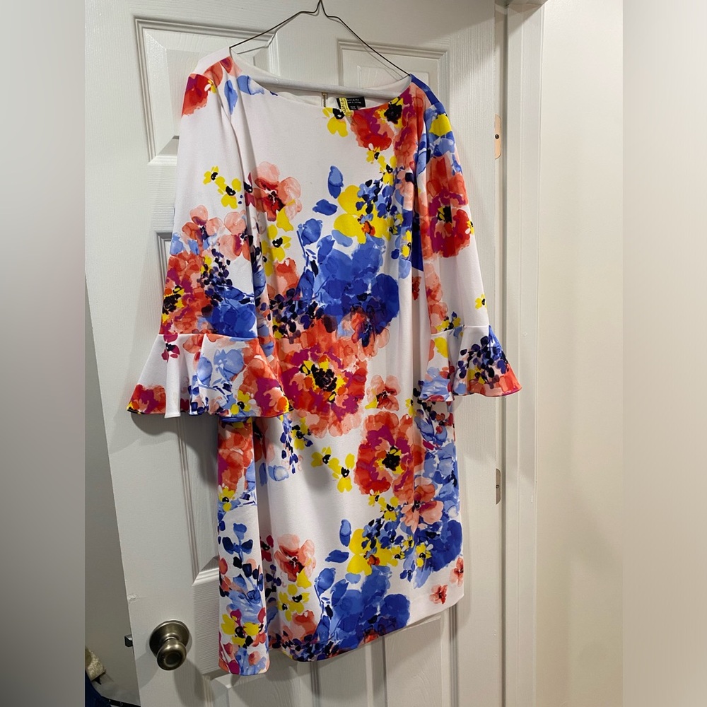 Tahari Dress, beautiful floral 16W